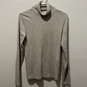 Everlane soft women’s grey turtleneck missing size tag